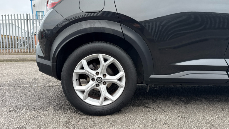 Nissan Juke 1.0 DiG-T N-Connecta 5dr Petrol Hatchback